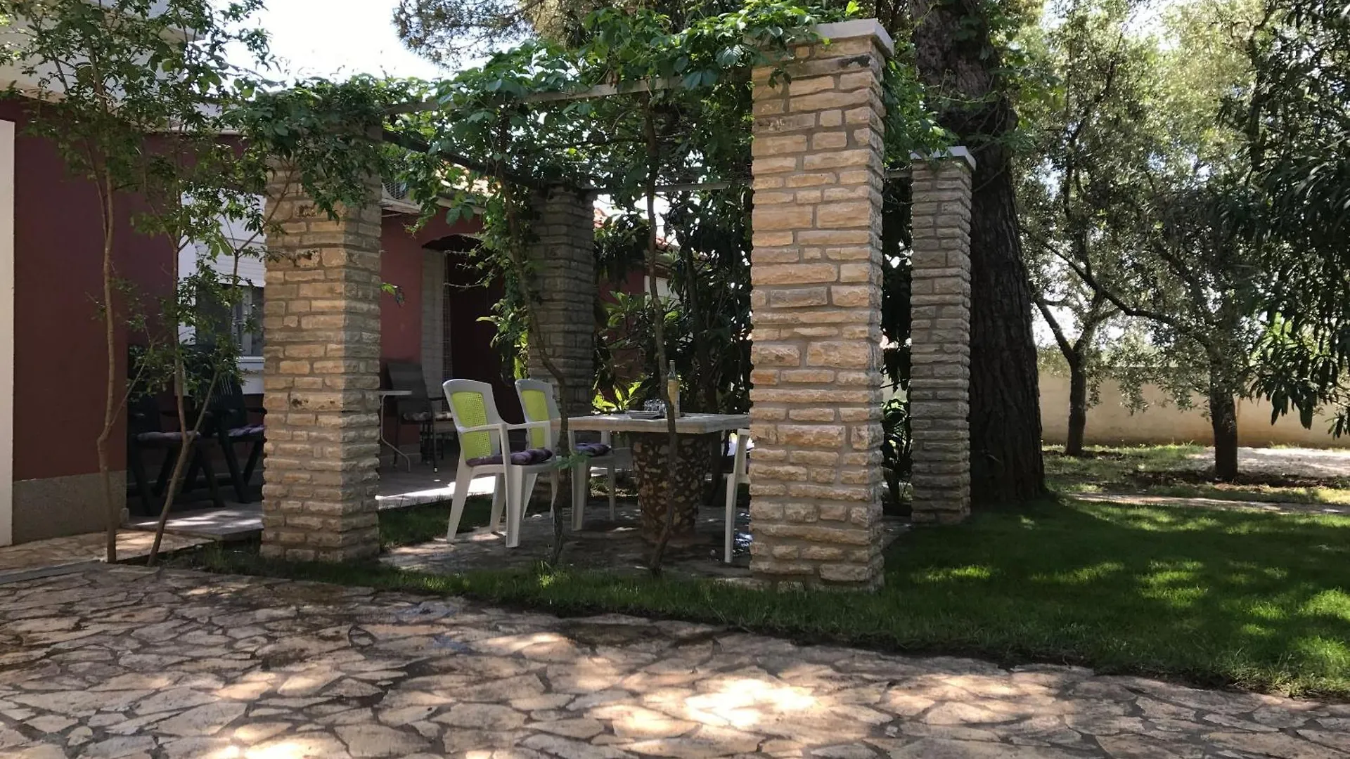ביבינייה Strandnahes Haus Lolinka Mit Schattiger Terrasse